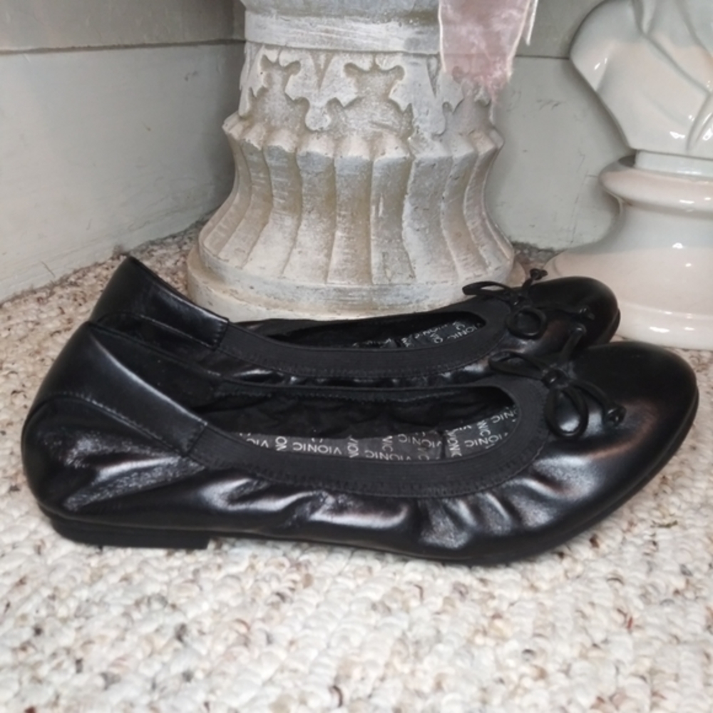 Vionic Matira Bowed Black Leather Ballet Flats - Picture 2 of 10